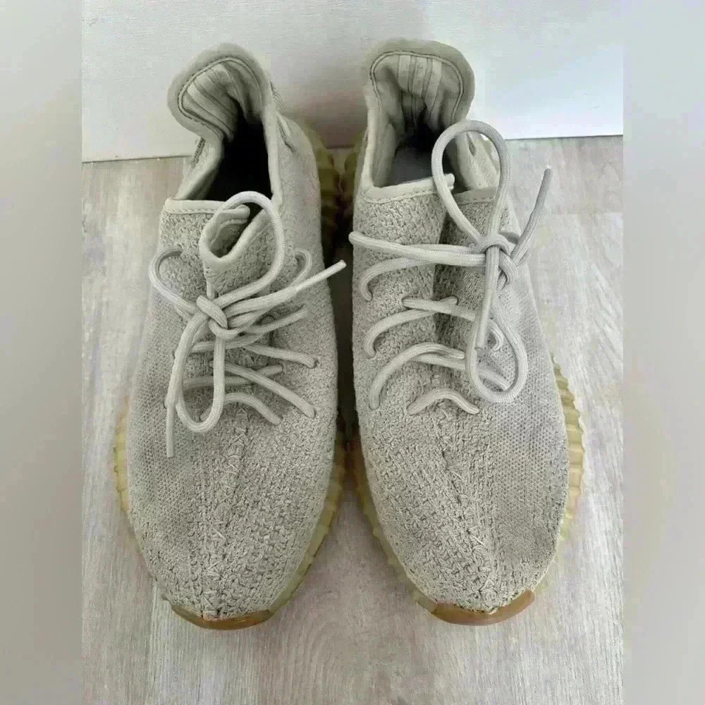 Adidas Yeezy Boost 350 V2 Light Mono Tone Light Grey Sneakers Size 9